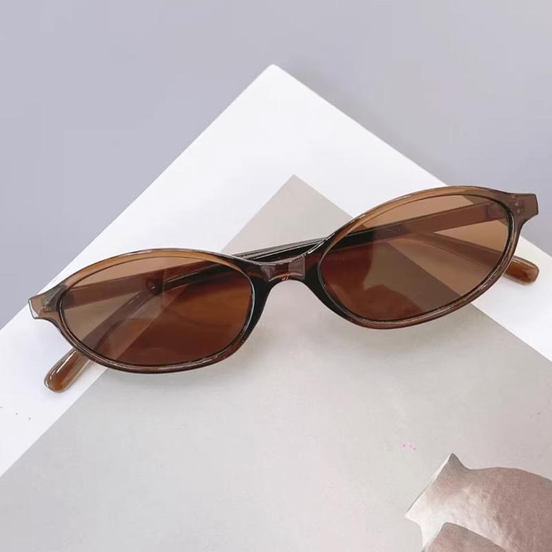 

2026 New Retro Fashion Small Frame Oval Outdoor Sunglasses Street Versatile Ins Anti UV Travel Eyewear Girls Fashion Eyeglass