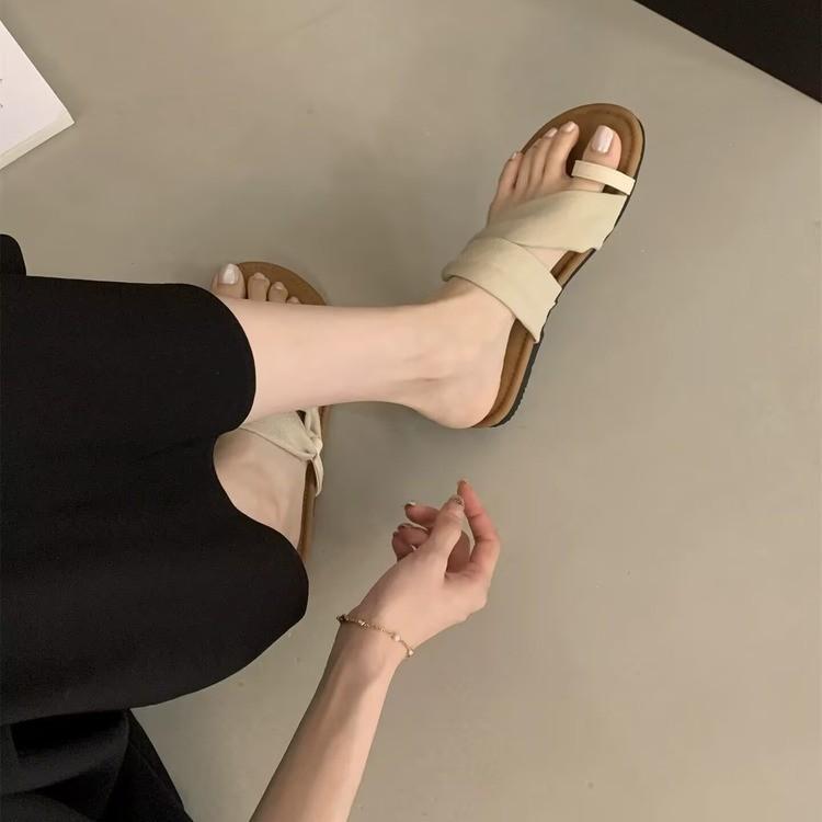 Fashion Low Slippers Casual Beach Shoes Slipers Women Rubber Flip Flops Slides Luxury Sabot 2025 Hawaiian Flat Hoof Heels Cross-tied