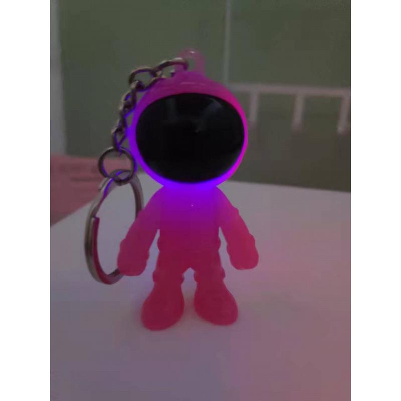 3D Astronaut Keychain: Trendy Car Pendant & Bag Accessory for Men and Women