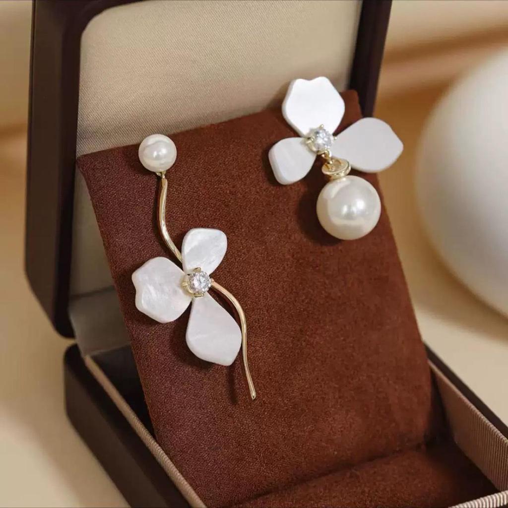 French Summer Style Pearl Flower Earrings - Exquisite, Fashionable, High-End