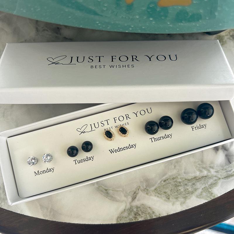 Tygodniowy Zestaw Kolczyków Sztyftów z Perłami Bez Powtórek - Francuski Retro, Prosta, Wszechstronna Biżuteria Modowa dla Kobiet