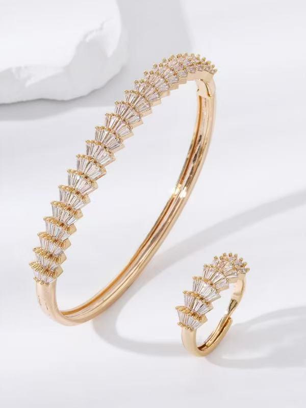 Элегантный браслет-кольцо с цирконами: Высококачественный женский ювелирный аксессуар Ring