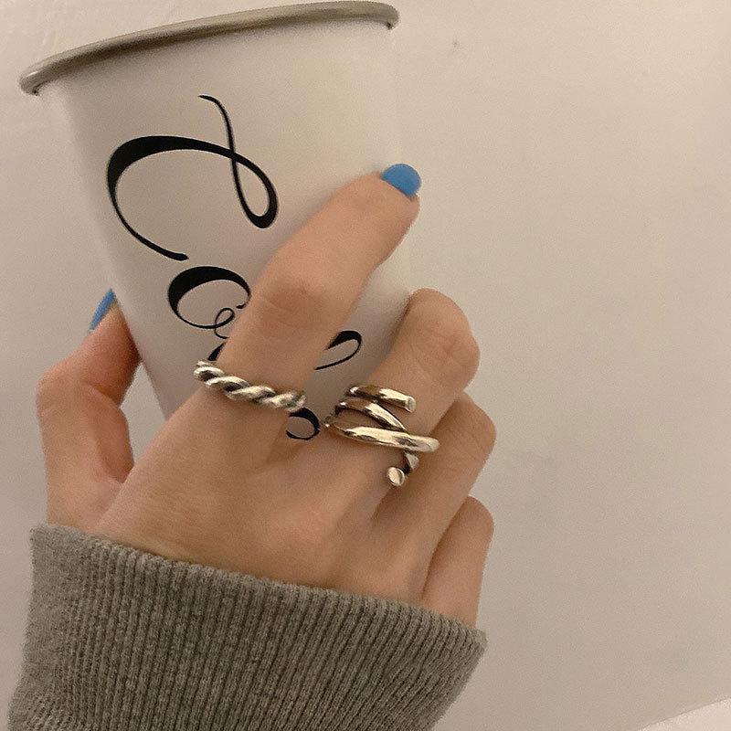 Korean Retro Twist Cross Open Ring for Women: Stylish Index Finger Accessory
