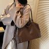 Large Capacity European and American Style Women's Bag 2026 New Fashion Shoulder Messenger Bag Rivet Portable Tote Bag