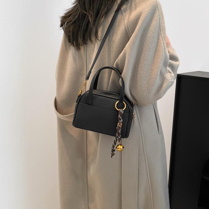 

Retro niche large-capacity bag women s 2025 new simple underarm bag versatile large-capacity tote bag 18*7.5*12.5 чёрный