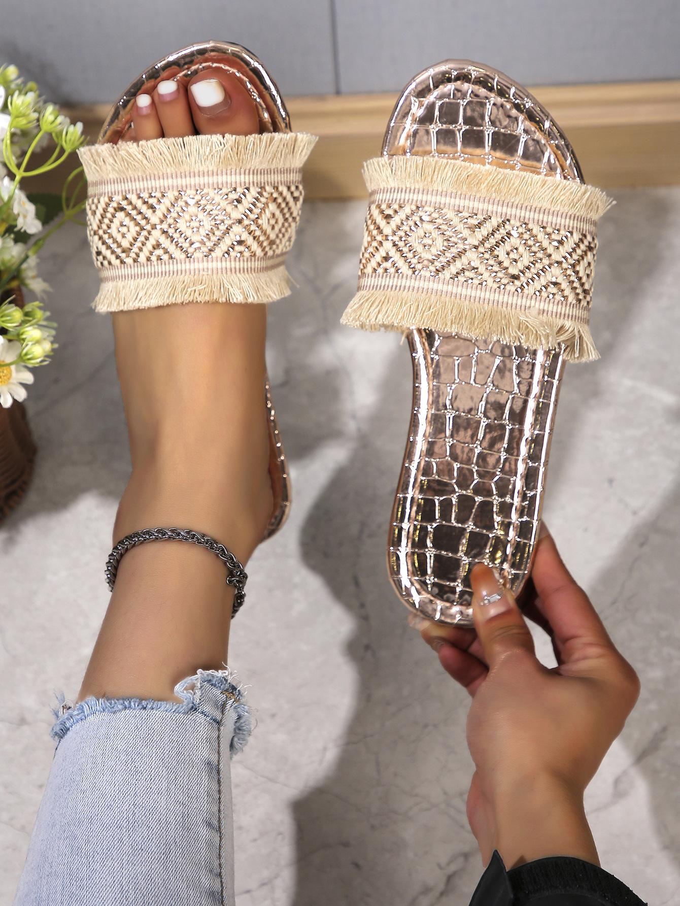 

Летние женские тапочки большого размера с плоским дном и одним словом, легкие пляжные сандалии с бахромой и каменным узором 43