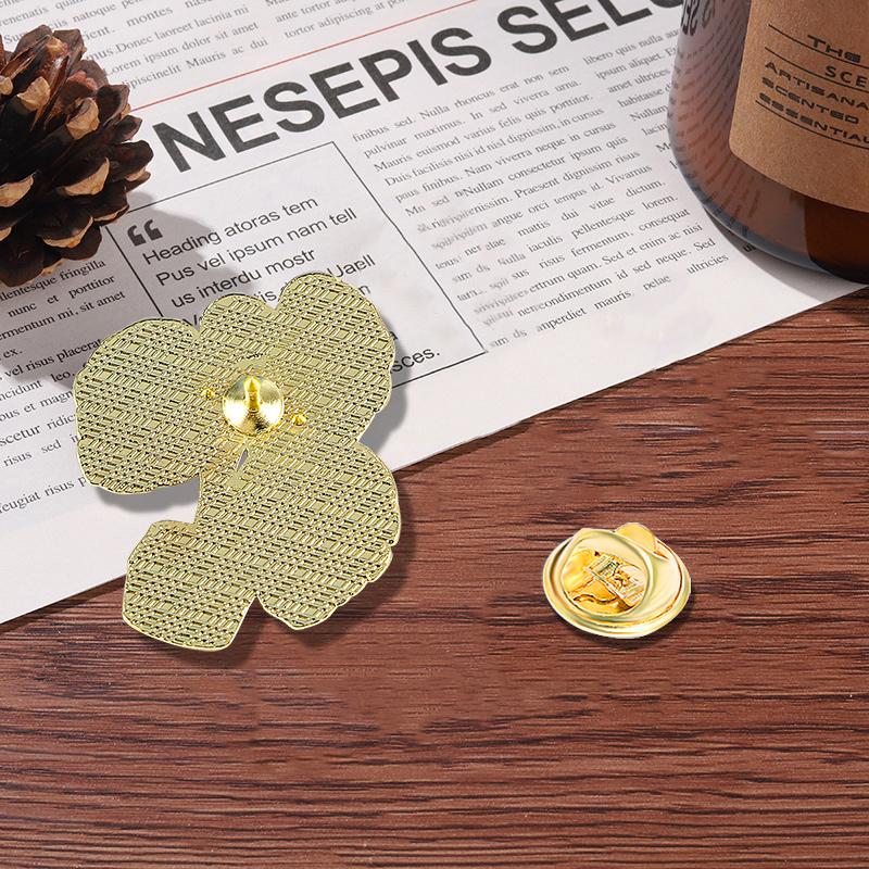 Funny Large Leaf potted Plant Enamel Brooches Cute Green Plant Golden Lapel Pins Gift For Garden Women Girls Badge