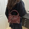 Vintage Wildleder Mini-Motorradtasche für Damen, Retro-Henkeltasche mit Schultergurt, Modische Schnallen-Tragetasche, Kleine Handtasche mit verstellbarem Riemen