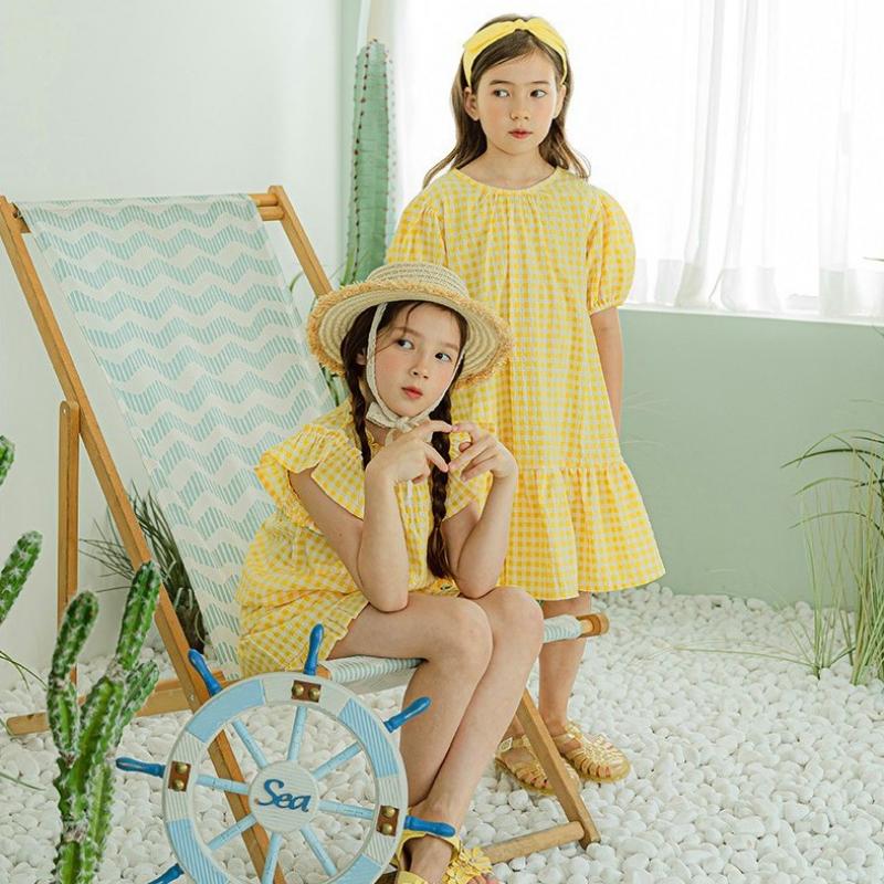 Olivean Vorder- und Rückseite Kleid Gelb 