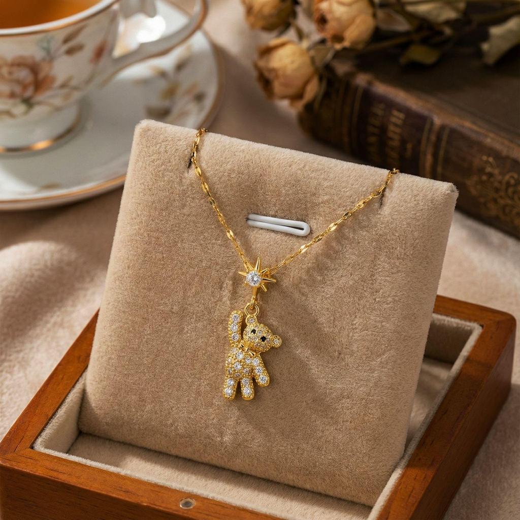 Korean-Japanese Style 18k Titanium Steel Bear Necklace - Non-Fading, High-End Clavicle Chain, Light Luxury, Versatile Jewelry