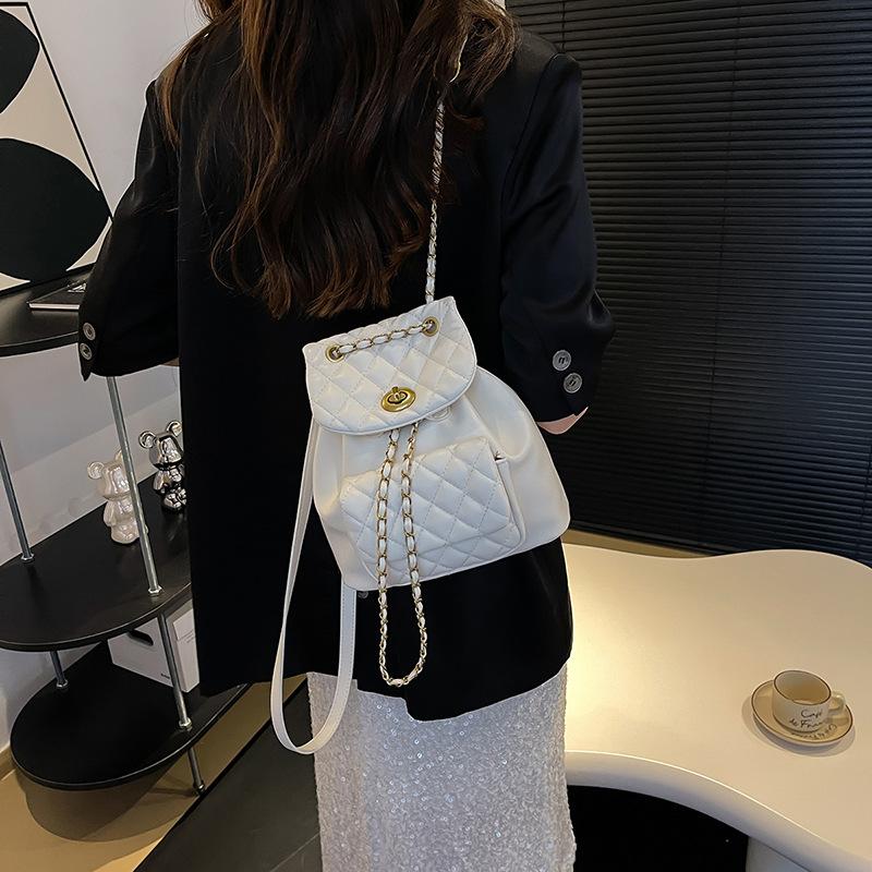 

Жіночий рюкзак з вишивкою ромбами, 2024 новий універсальний ланцюжок, висококласний рюкзак, модна дорожня маленька шкільна сумка бежевий