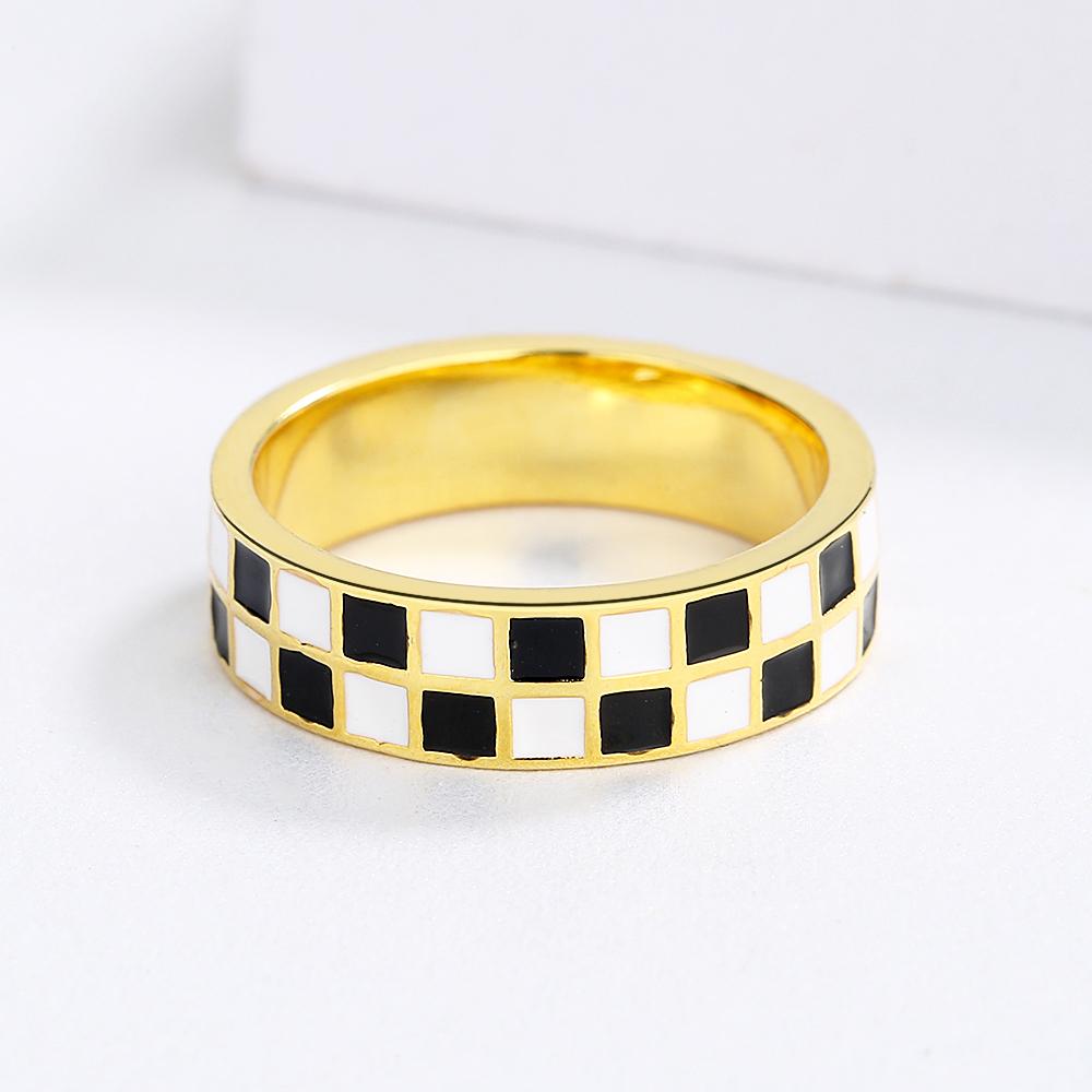 Exquisiter modischer Ring für Damen, Schwarz-Weiß-Ring, minimalistischer Schachbrett-Ring, handgefertigter Emaille-Party-Ehering