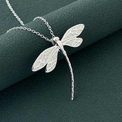Dragonfly Pendant Necklace Women Silver Insect Choker Valentine's Day Jewelry Gift for Daily Wear Parties Accessory