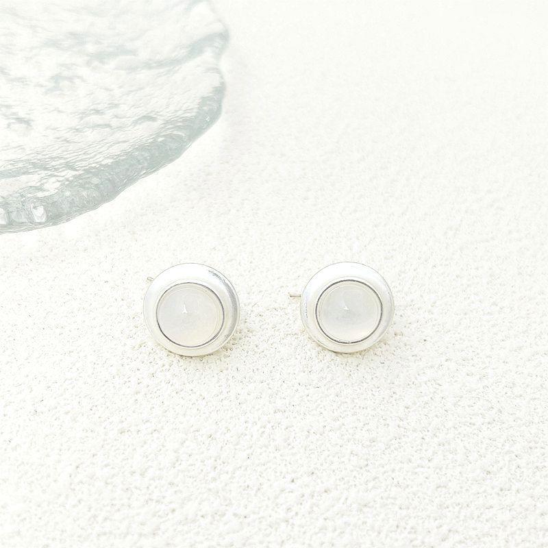 

Simple High-End Geometric Round Earrings Stud Earrings белый
