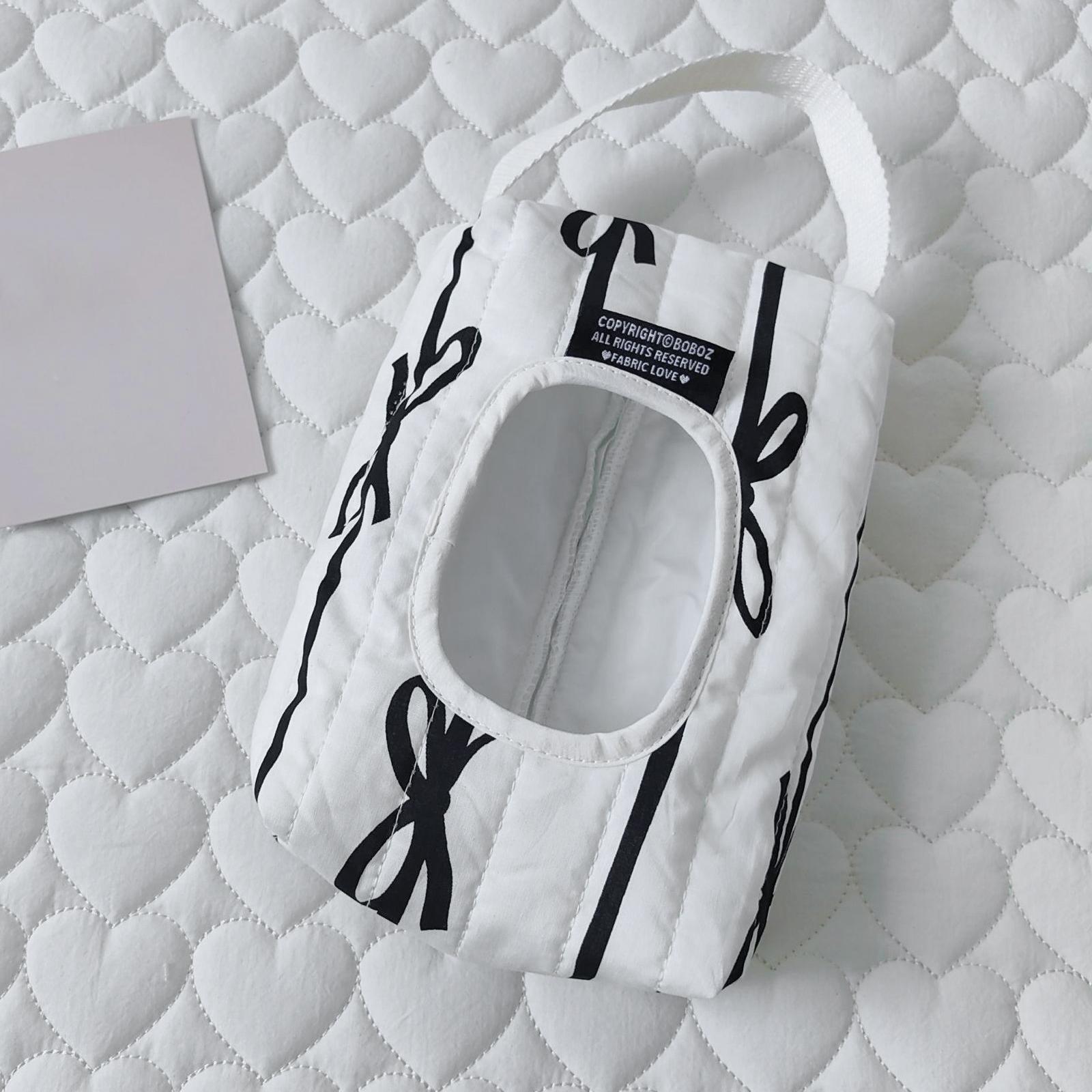 

Cotton Quilted Bow Wet Wipe Pouch Hanging Wet Tissue Storage Bag Reusable for Mom Travel білий