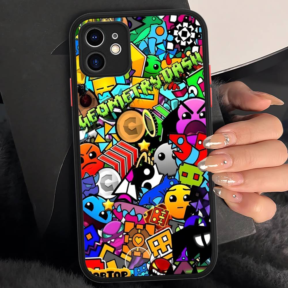 Cover per Telefono Opaca Traslucida Geometry Dash Per iPhone 15 16 Pro Max 11 12 13 14 XS XR X Plus 16E