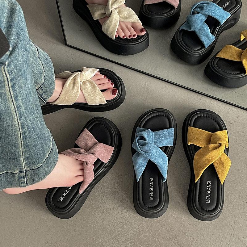 Thick-soled Heightening Cross-cool Slippers Are Comfortable At Home and Wear New Muffins and Beach Sandals.