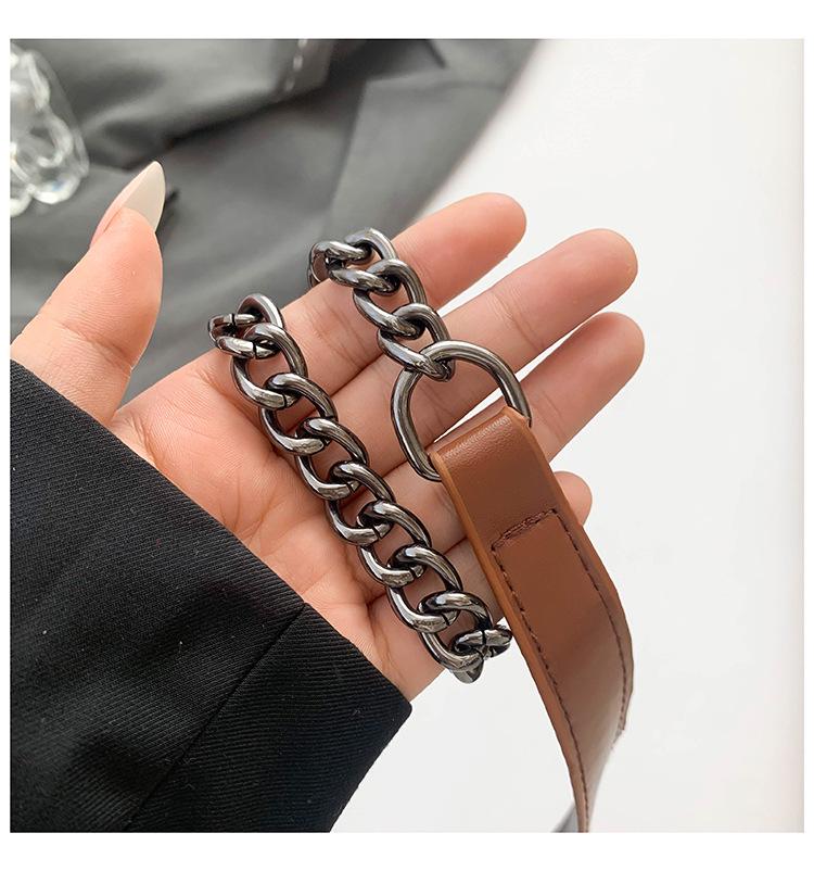 Modna kwadratowa torebka crossbody na łańcuszku damska 2025