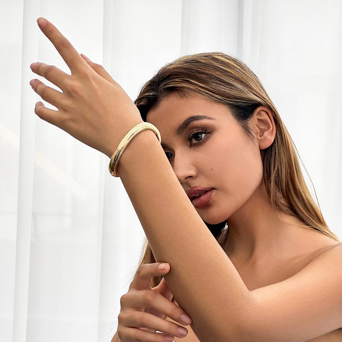 

Ingemark 4 Styles Luxury Punk Heavy Metal Chunky Spring Bangle for Women Hip Hop Open Wide Cuff Bracelet Steampunk Jewelry Men