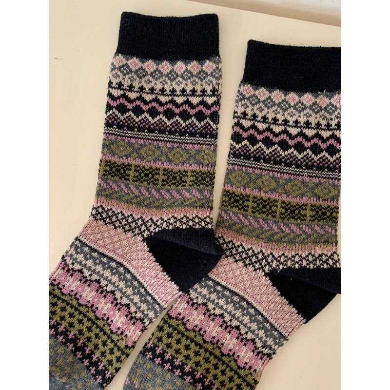 Autumn and Winter Socks: Women's Ethnic Style Thickened and Warm Combed Cotton Mid-calf Socks, Retro Style