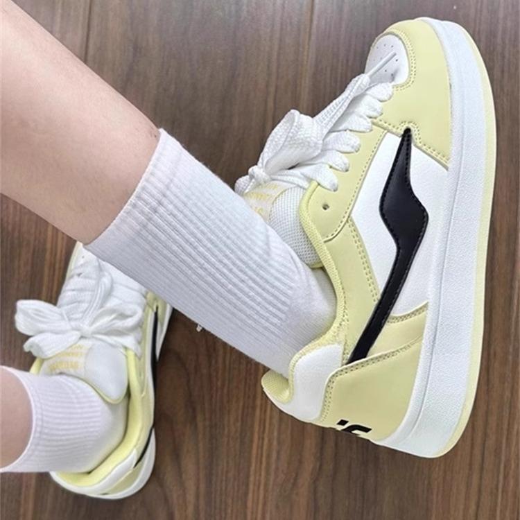 Retro Platform Bread Shoes Women's Ins College Style Versatile Korean Version of Little White Shoes 2025 Autumn New Casual Board Shoes