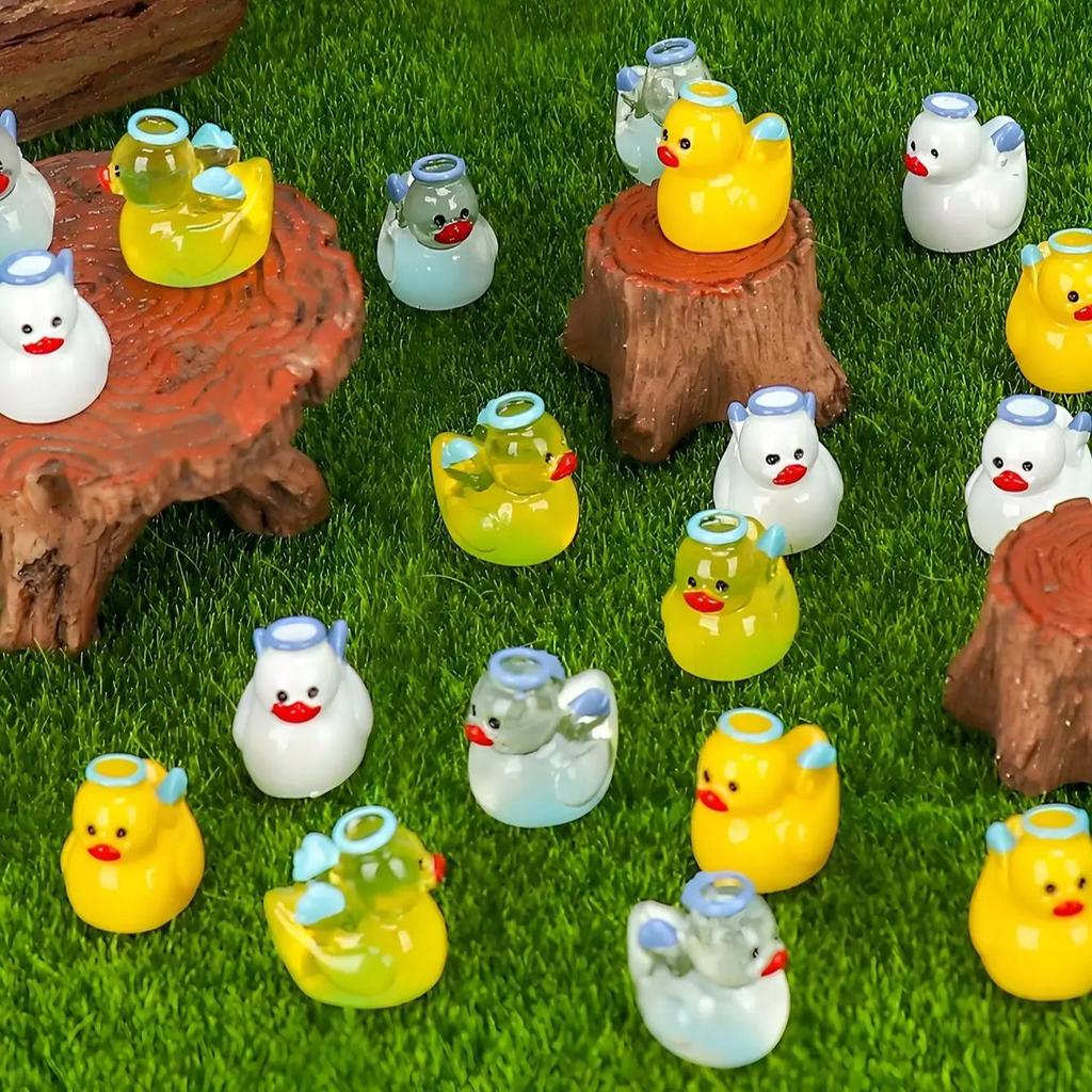 10 / 20pcs Cute Mini Resin Ducks Tiny Angel Duck Compact Plastic Miniature Random Color Animals Figures Ideal for Garden Decoration