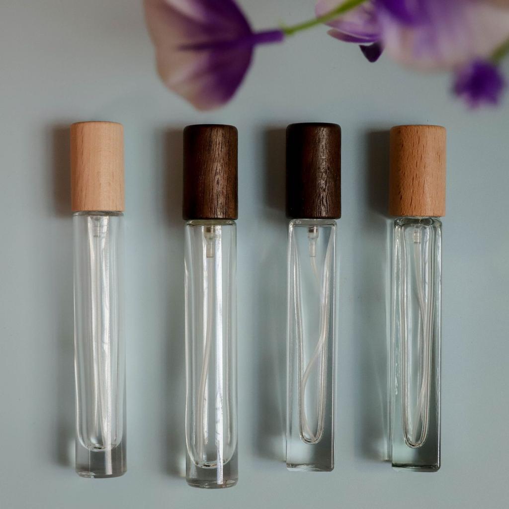 10/15ml Premium Glass Perfume Spray with Walnut Beech Cap, Portable Refillable Travel Atomizer for Cosmetics