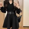 Elegantes kleines schwarzes Kleid für zierliche Frauen mit taillierter Taille - Französischer Hepburn-Stil für den frühen Herbst 2025