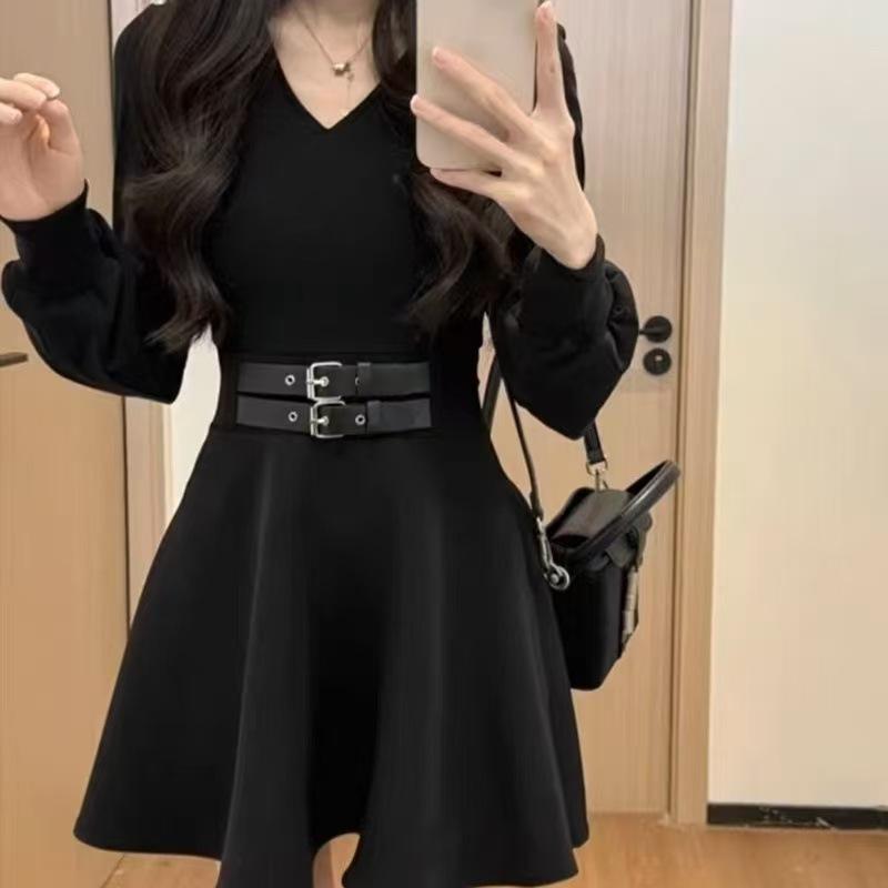 Women s Elegant Petite Waist-Cinched Little Black Dress - French Hepburn Style for Early Autumn 2025 L
