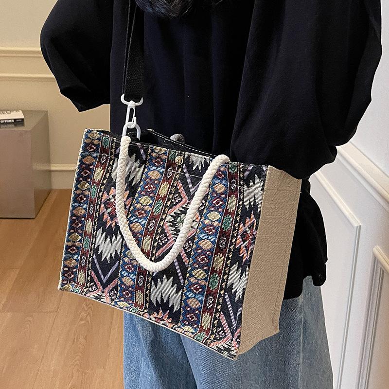 

Популярна плетена сумка Новий стиль Модна та стильна Універсальна сумка кросбоді В етнічному стилі Сумка на одне плече