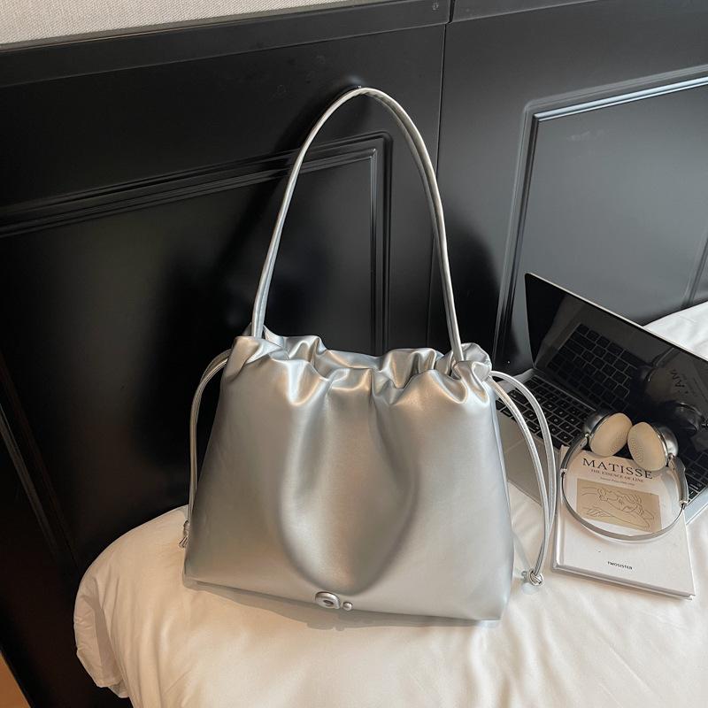 Korean Version of Large-capacity Tote Bag Women's 2025 New Simple Pleated Underarm Bag Versatile Shoulder Bag One Piece Delivery