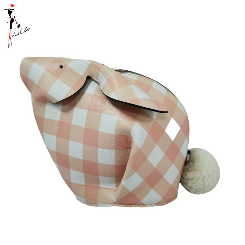 

Персонализированная нишевая сумка для мобильного телефона, сумка-кролик из натуральной кожи, поясная сумка с узором личи OEM, сумка-мессенджер для мелочи.