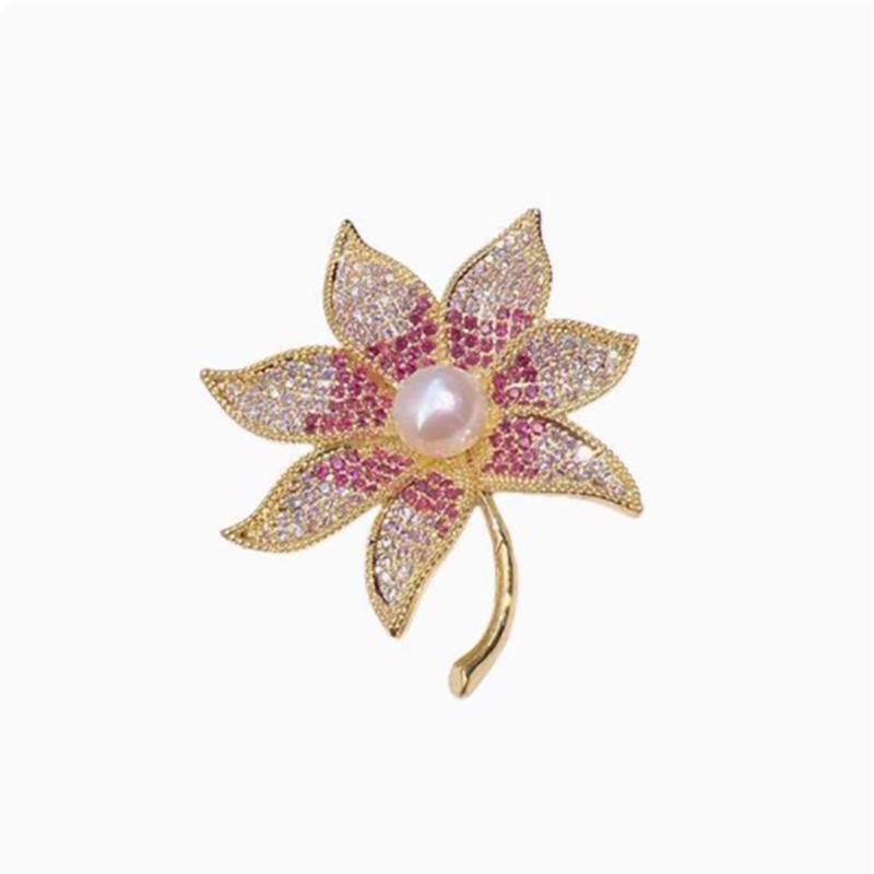 

Temperament Maple Leaves Pearl Brooches For Women Girls Exquisite Corsage Elegant Versatile Pins Clothing Accessories Gifts onesize
