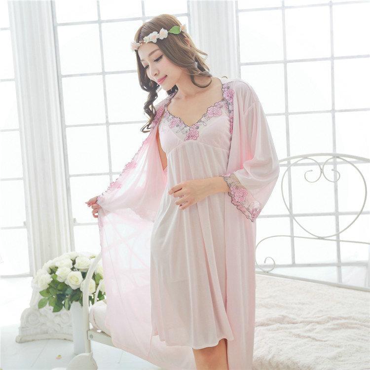 

[Weiernisi] Foreign trade high-end all-light ice silk long comfortable and breathable lace embroidered nightdress two-piece set One size fits all светло-розовый