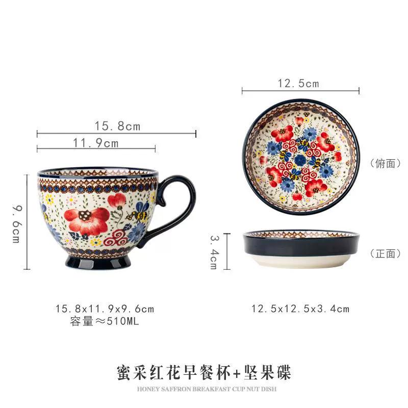 Rankomis tapytas keraminis sriubos dubenėlis su užkandžių serviravimo padėklu, vintažinio gėlių reljefo dizaino, tinkamas naudoti mikrobangų krosnelėje, su dideliu ąsotu ir storu pagrindu, puikiai tinka dribsniams, riešutams