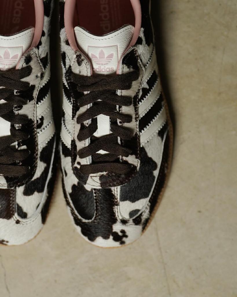 Adidas Originals SAMBA OG W Cow Size Women's Sneakers, Low-Top Lace-Up Print, 24.0cm (DBROWN/OWHITE/GUM3)