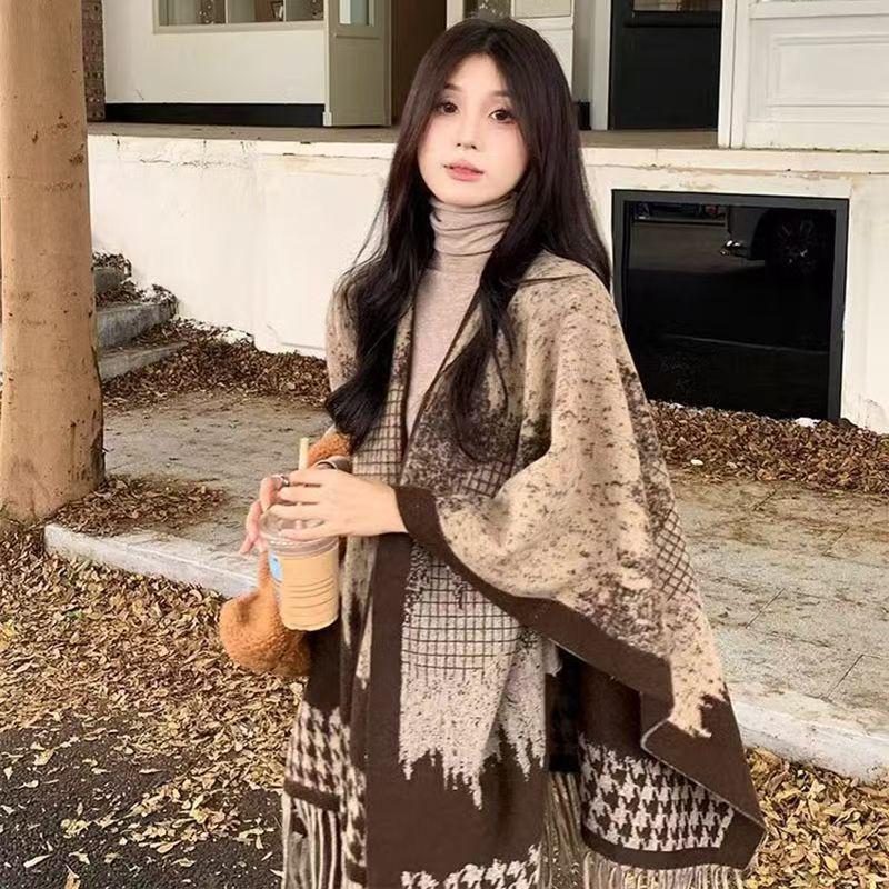 Elegant Ethnic Ink Painting Cape Shawl with Tassels - Versatile Travel Scarf Cloak