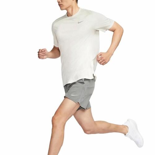 Nike Men's White Breathable Quick-Dry Short-Sleeve T-Shirt