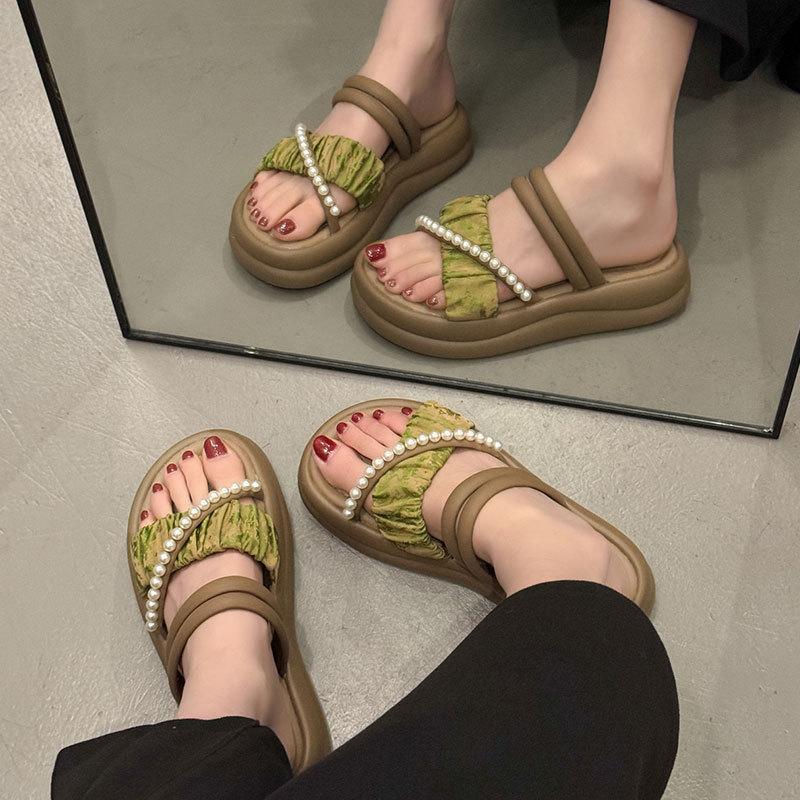 Trendy brand platform slippers women's summer wear fashion 2025 new beach cool slippers women's shoes go out two wear
