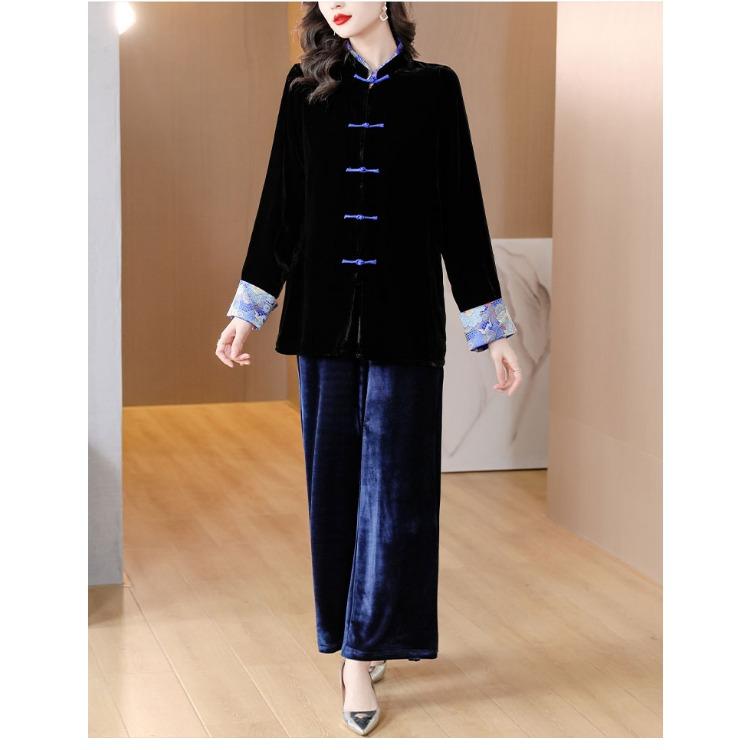 Traditional Chinese Style Winter Velvet Coat with Beautiful Button Detail