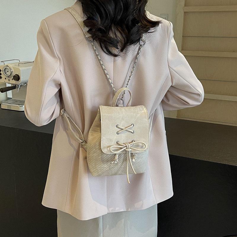 

Корейский рюкзак Niche Bow 2024: Симпатичная, простая, ручная и наплечная сумка для повседневного использования 21*11*24 грязно-белый