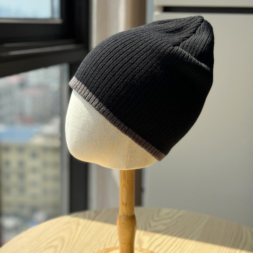 Neue Herbst- und Winter-Strickmütze mit Streifen, die das Gesicht zur Geltung bringt, kleine koreanische Version, trendige Mode, einfache, vielseitige, warme Wollmütze, Kälteschutzmütze