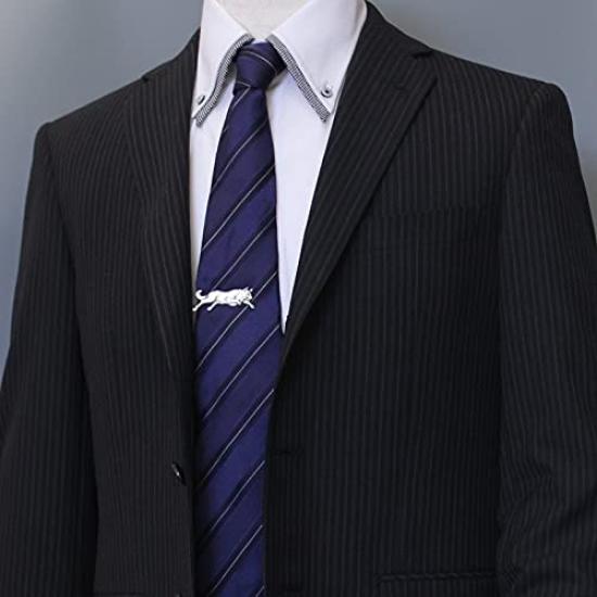 A powerful Akita dog tie antique pin/necktie clip. Energetic, dynamic, funny, unique, style.