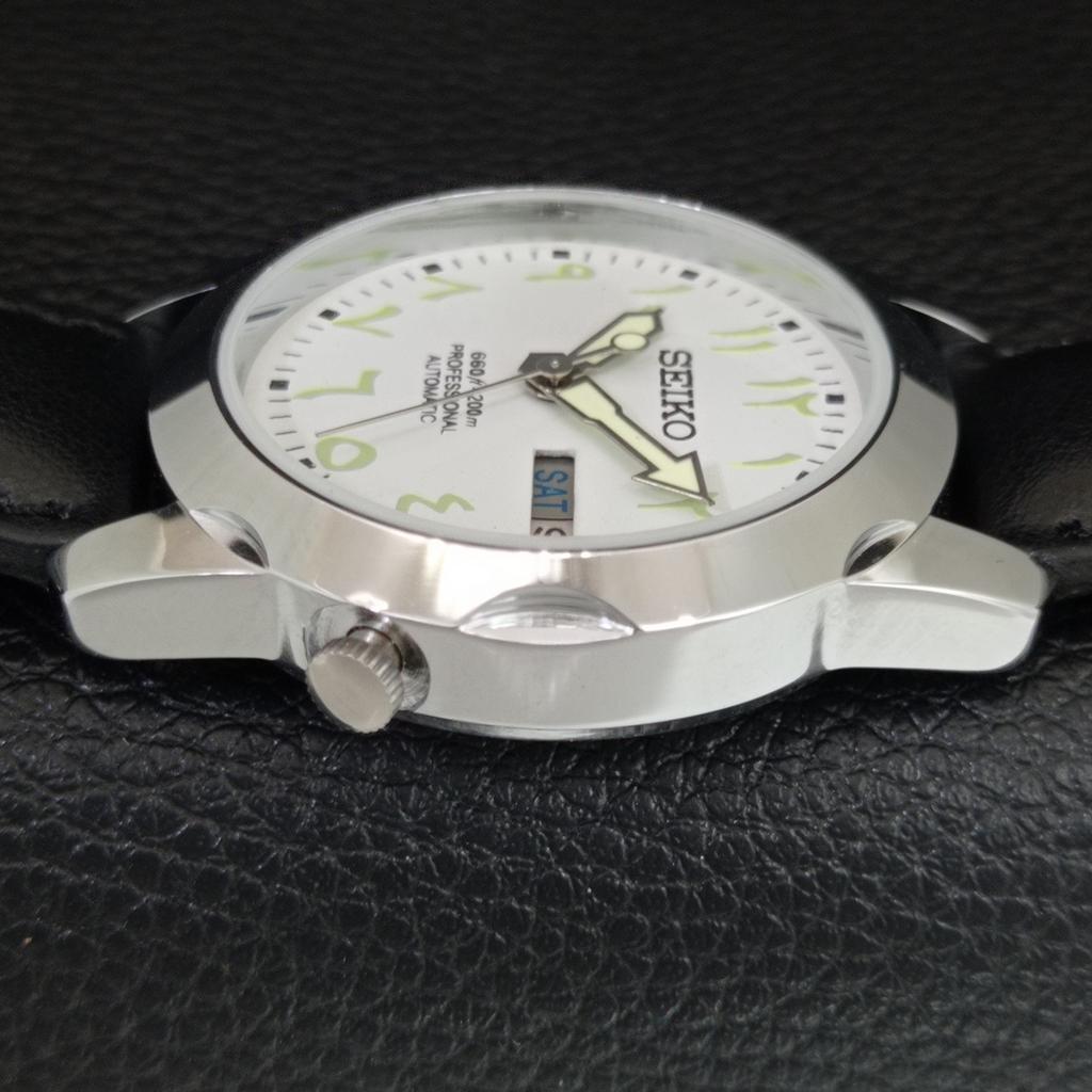 VINTAGE REFURBISHED SEIKO AUTOMATIC JAPAN MENS WHITE DIAL WATCH a445437-1
