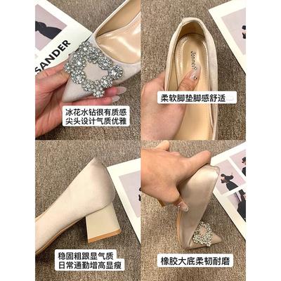 Scarpe singole con tacco spesso e fibbia quadrata in strass da donna 2025 nuove décolleté a punta in raso scarpe da sposa scarpe da matrimonio