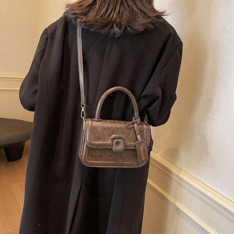 

Premium sense cute girl saddle bag women 2025 new niche design versatile shoulder messenger bag small square bag 21*7*13 темно-коричневого