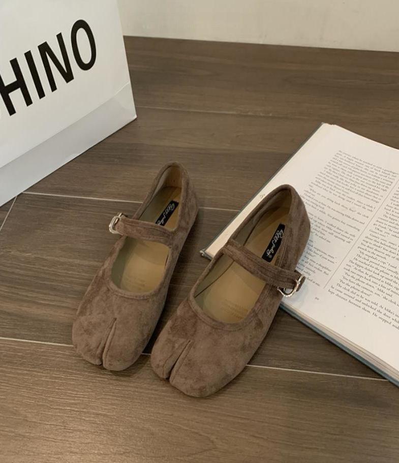 Fashion 2025 Japanese Style Tabi Ninja Shoes Women Retro Suede Flats Split Hoof Toe Boat Shoes Femme Mary Jeans Mocasines Ballerina Shoe