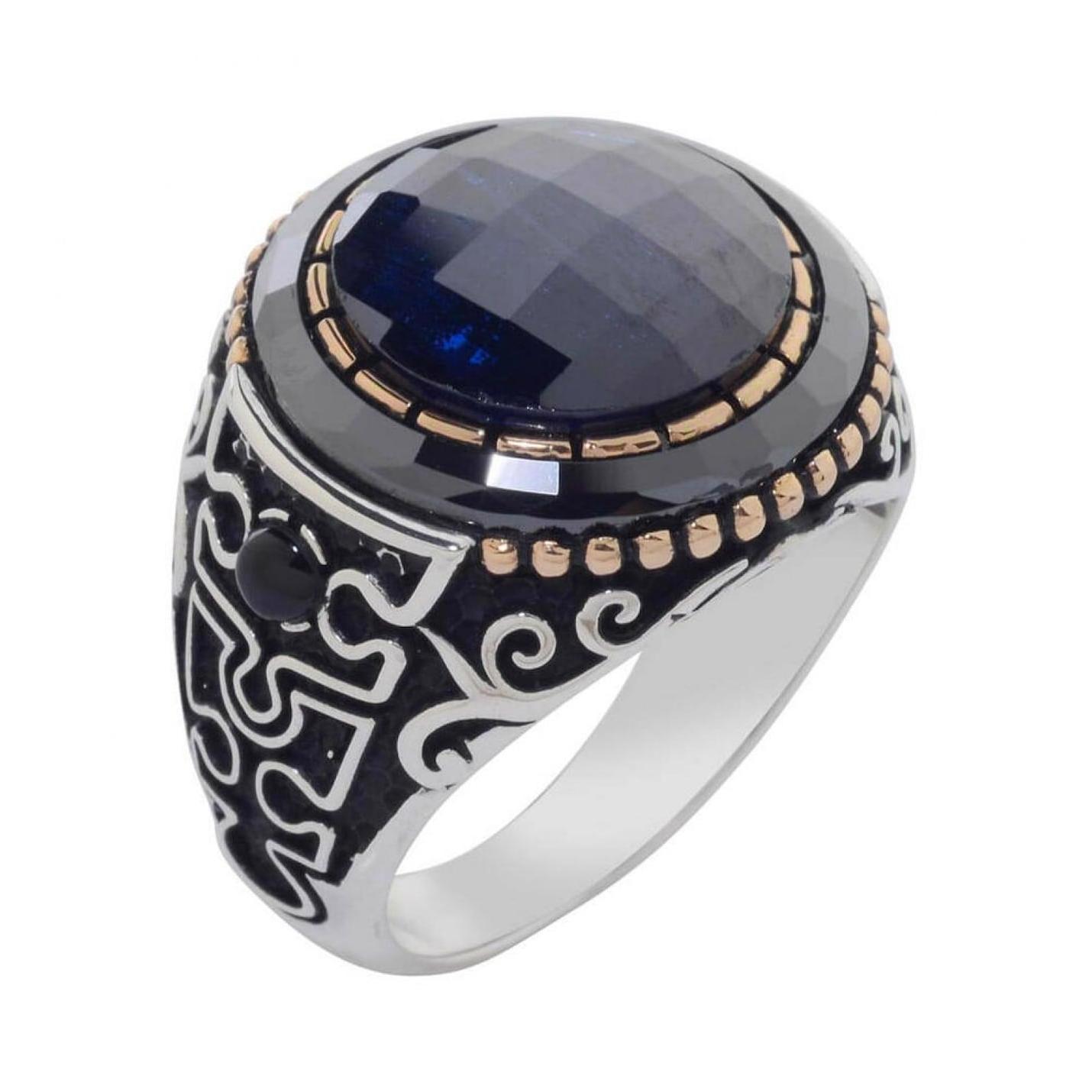 

Мужское кольцо из стерлингового серебра с граненым голубым цирконом и узором-головоломкой