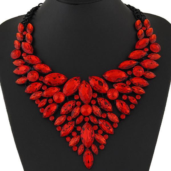 

Cross-border jewelry European and American trends Fashion metal brilliant luxury shining gemstone temperament V-shaped exaggerated necklace woman красный