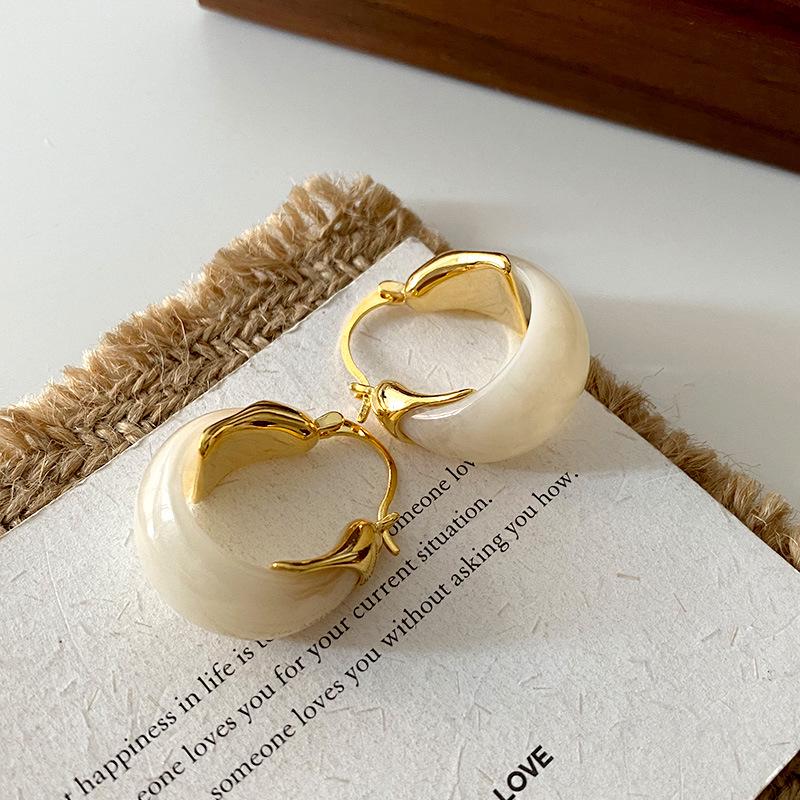 Maillard Ombre Resin U-Shaped Basket Ear Cuffs - Retro European & American Style Earrings for Autumn/Winter